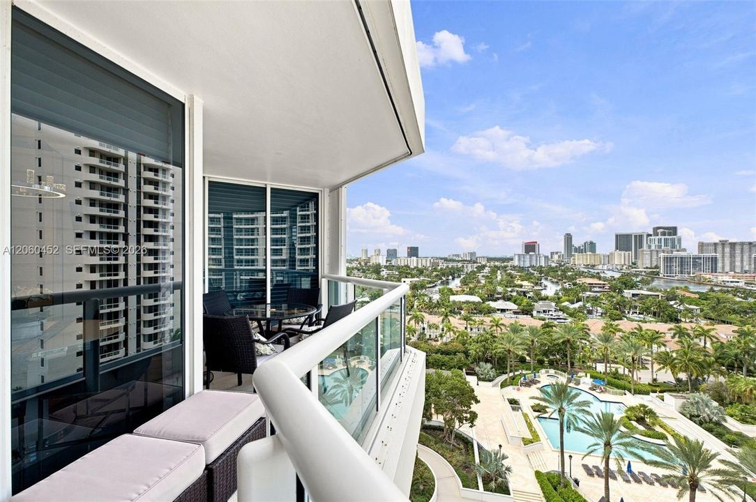 На продажу: $935,000 (3 спален, 2 ванн, 1870 Квадратных фут)