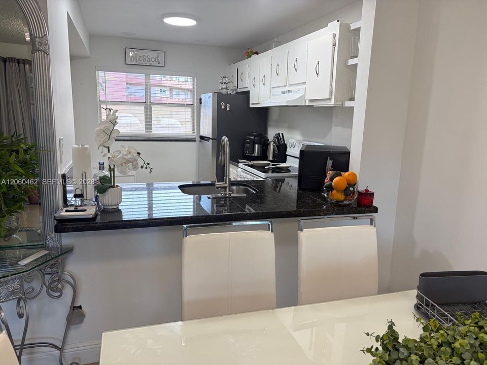 На продажу: $118,900 (1 спален, 1 ванн, 730 Квадратных фут)