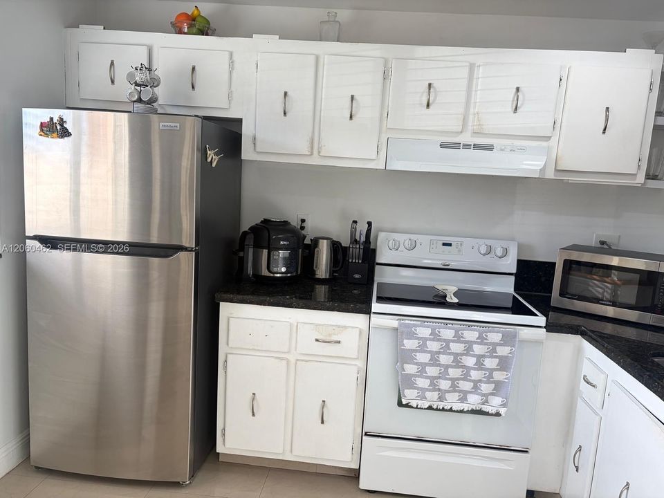 На продажу: $118,900 (1 спален, 1 ванн, 730 Квадратных фут)