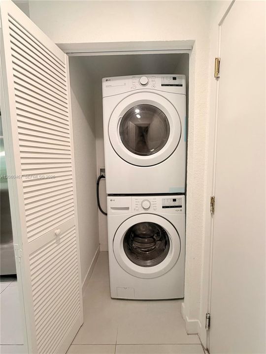 На продажу: $540,000 (5 спален, 4 ванн, 1902 Квадратных фут)