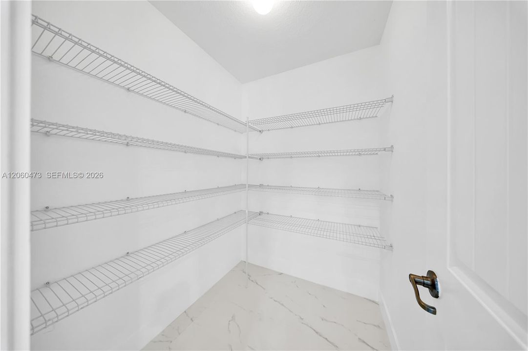 En Venta: $1,299,000 (5 camas, 3 baños, 3116 Pies cuadrados)