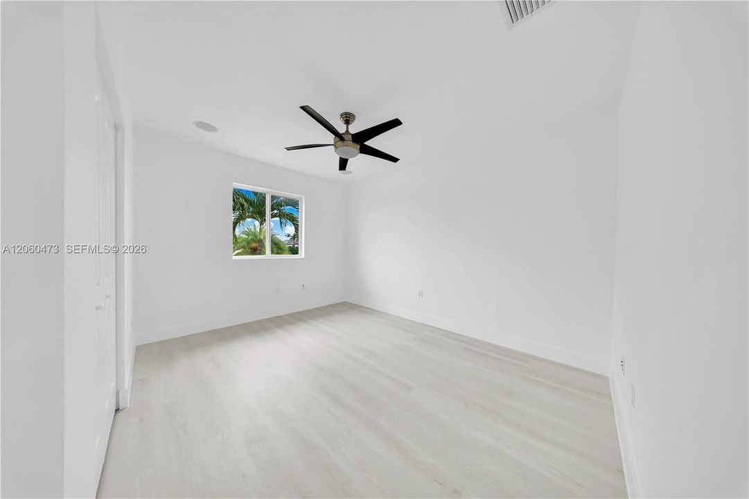 En Venta: $1,299,000 (5 camas, 3 baños, 3116 Pies cuadrados)