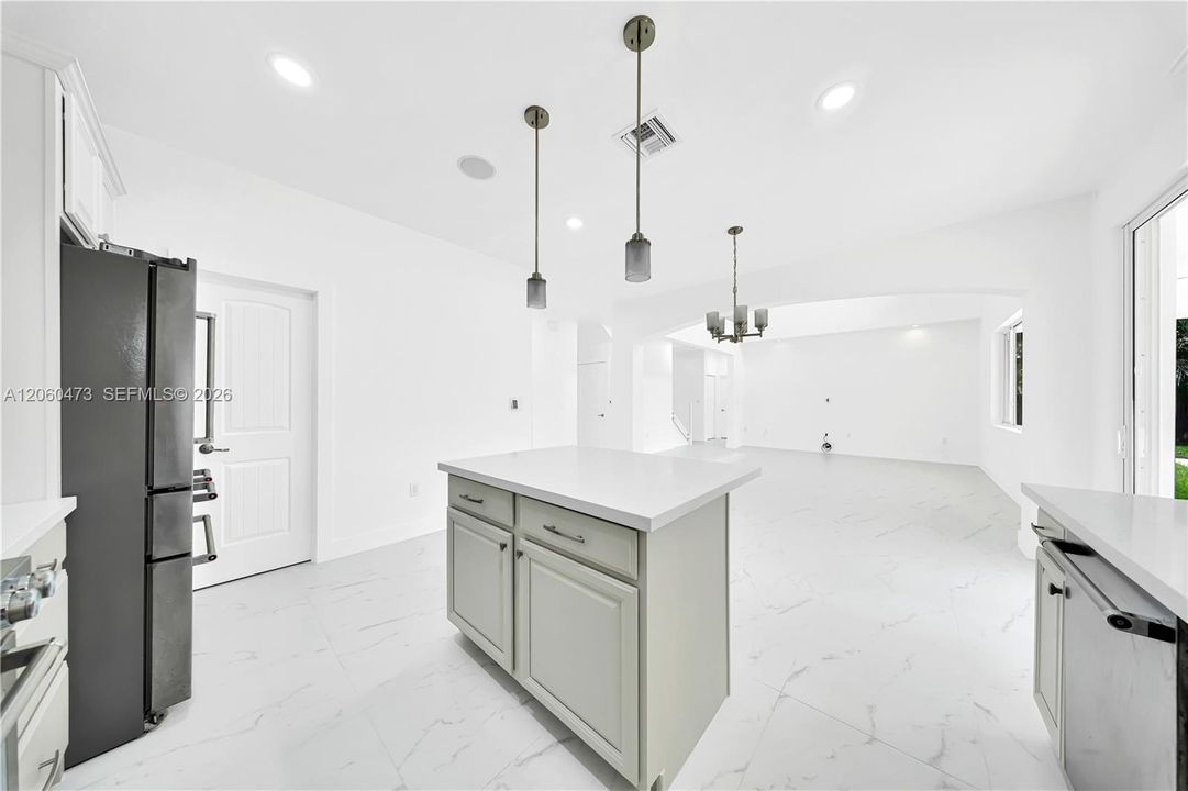 En Venta: $1,299,000 (5 camas, 3 baños, 3116 Pies cuadrados)