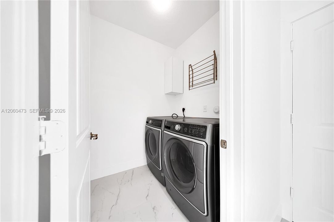 En Venta: $1,299,000 (5 camas, 3 baños, 3116 Pies cuadrados)
