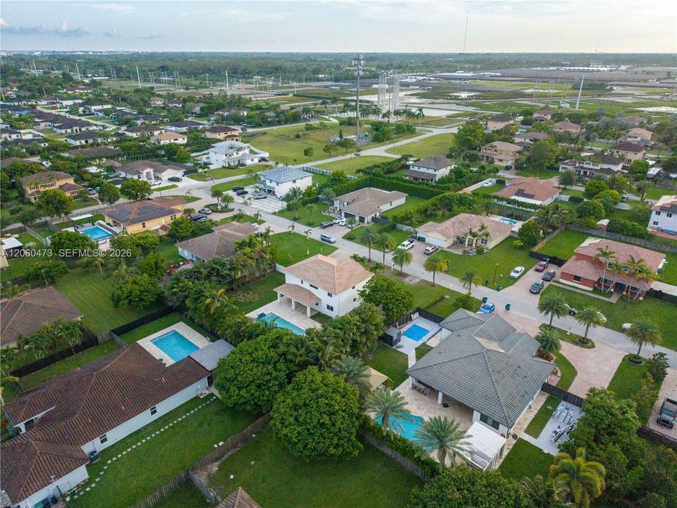En Venta: $1,299,000 (5 camas, 3 baños, 3116 Pies cuadrados)