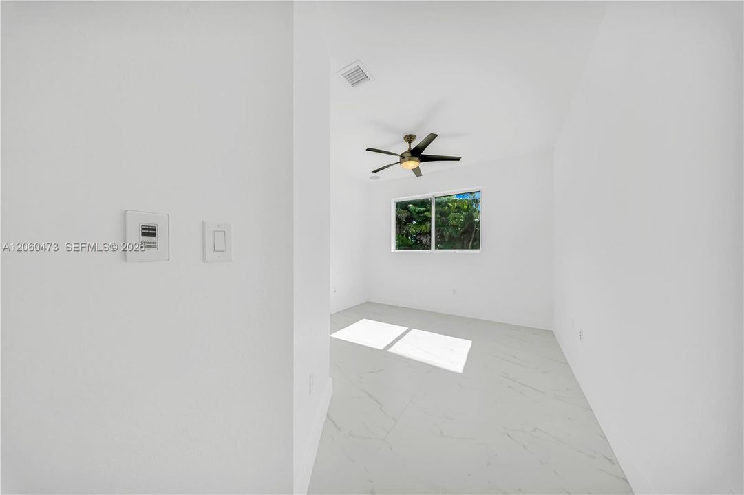 En Venta: $1,299,000 (5 camas, 3 baños, 3116 Pies cuadrados)