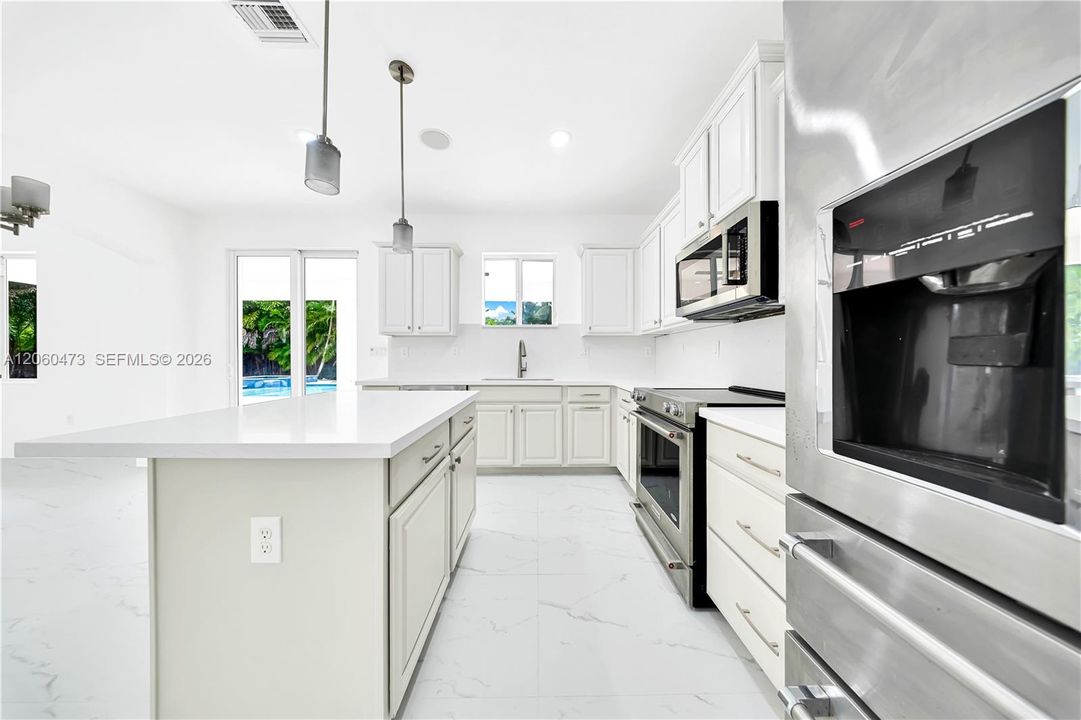 En Venta: $1,299,000 (5 camas, 3 baños, 3116 Pies cuadrados)