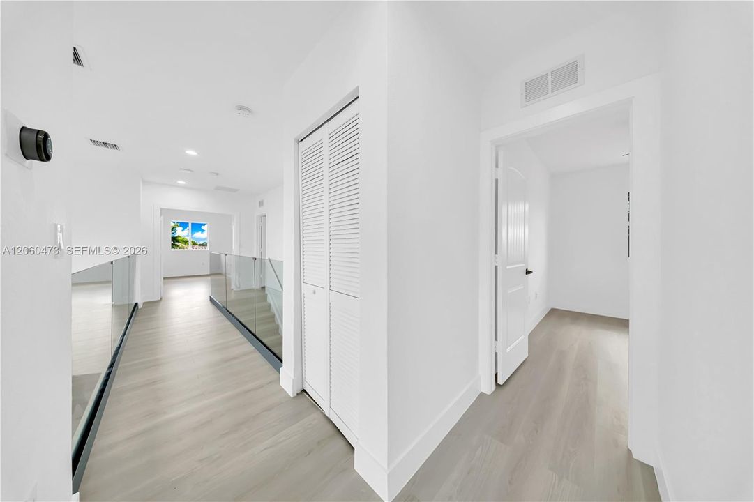En Venta: $1,299,000 (5 camas, 3 baños, 3116 Pies cuadrados)
