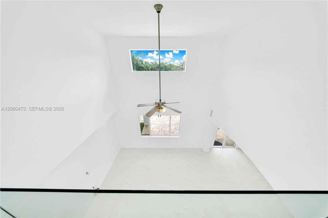 En Venta: $1,299,000 (5 camas, 3 baños, 3116 Pies cuadrados)
