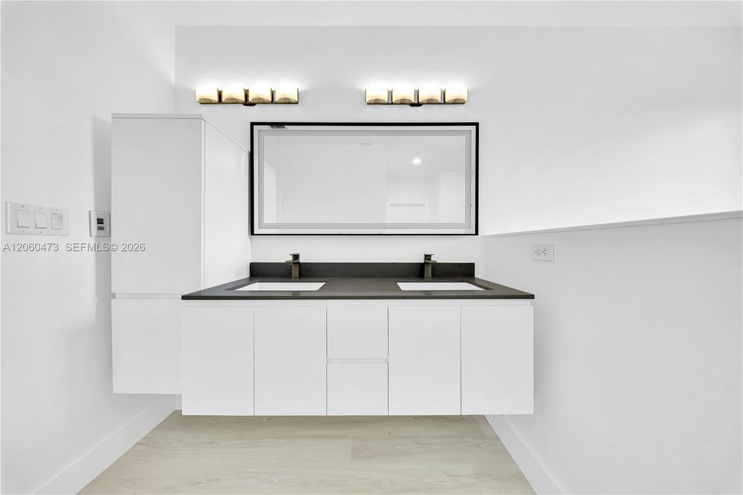 En Venta: $1,299,000 (5 camas, 3 baños, 3116 Pies cuadrados)