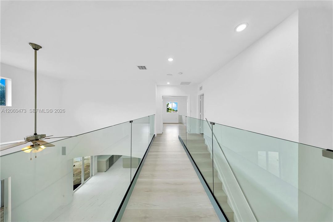 En Venta: $1,299,000 (5 camas, 3 baños, 3116 Pies cuadrados)