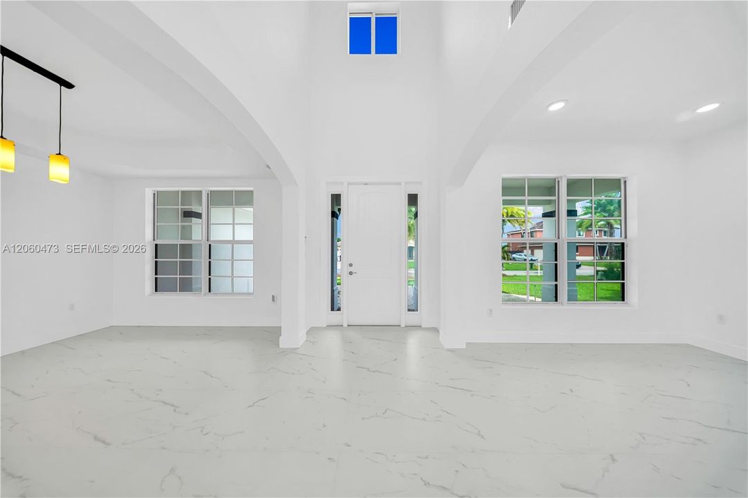 En Venta: $1,299,000 (5 camas, 3 baños, 3116 Pies cuadrados)