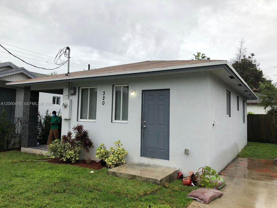 For Rent: $2,600 (2 beds, 2 baths, 1929 Square Feet)