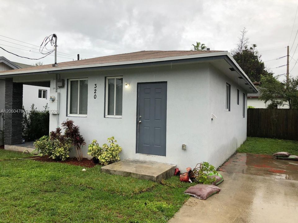 For Rent: $2,600 (2 beds, 2 baths, 1929 Square Feet)