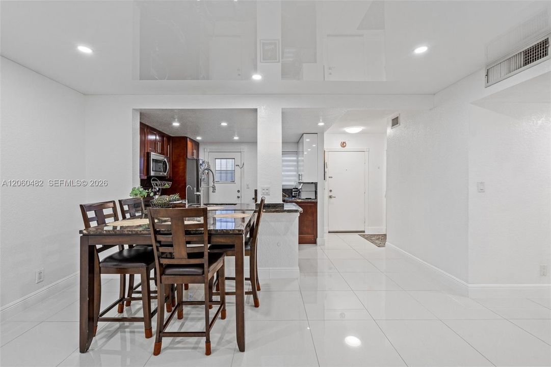 En Venta: $329,000 (2 camas, 2 baños, 1092 Pies cuadrados)