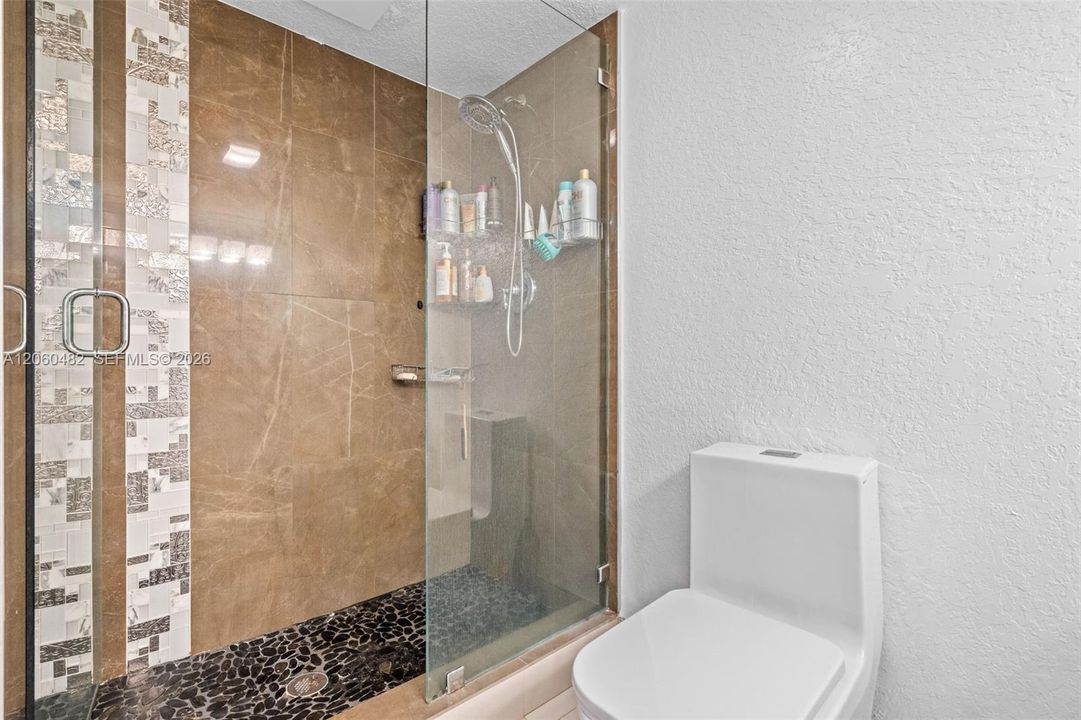 En Venta: $329,000 (2 camas, 2 baños, 1092 Pies cuadrados)