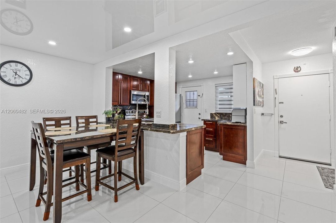 En Venta: $329,000 (2 camas, 2 baños, 1092 Pies cuadrados)