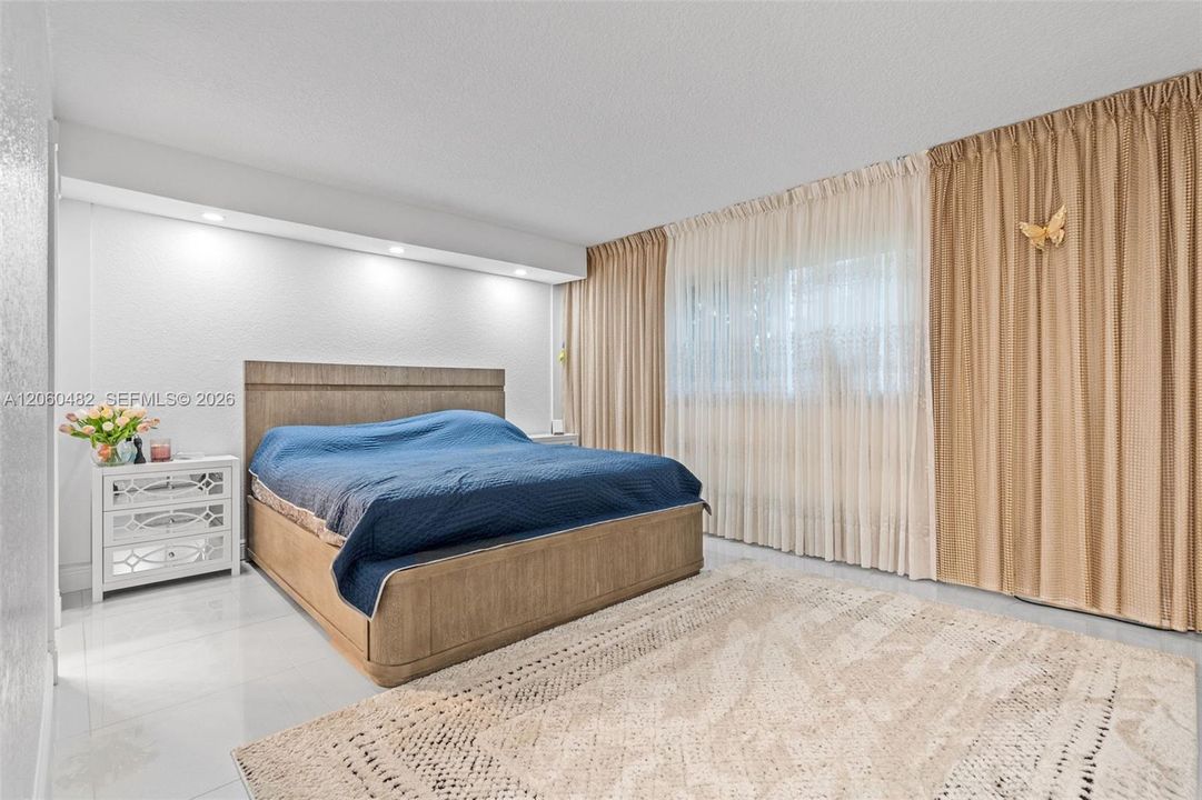 En Venta: $329,000 (2 camas, 2 baños, 1092 Pies cuadrados)