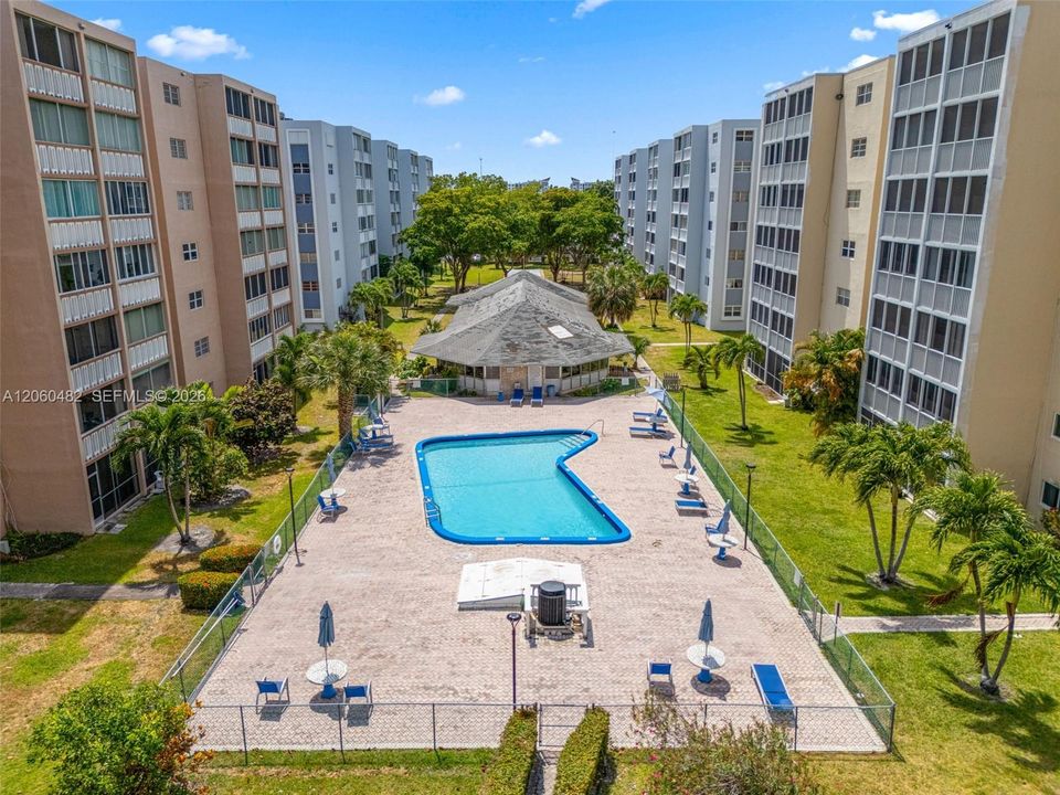 En Venta: $329,000 (2 camas, 2 baños, 1092 Pies cuadrados)