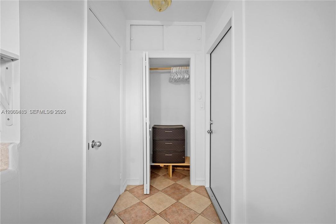 For Rent: $1,199 (0 beds, 1 baths, 2178 Square Feet)