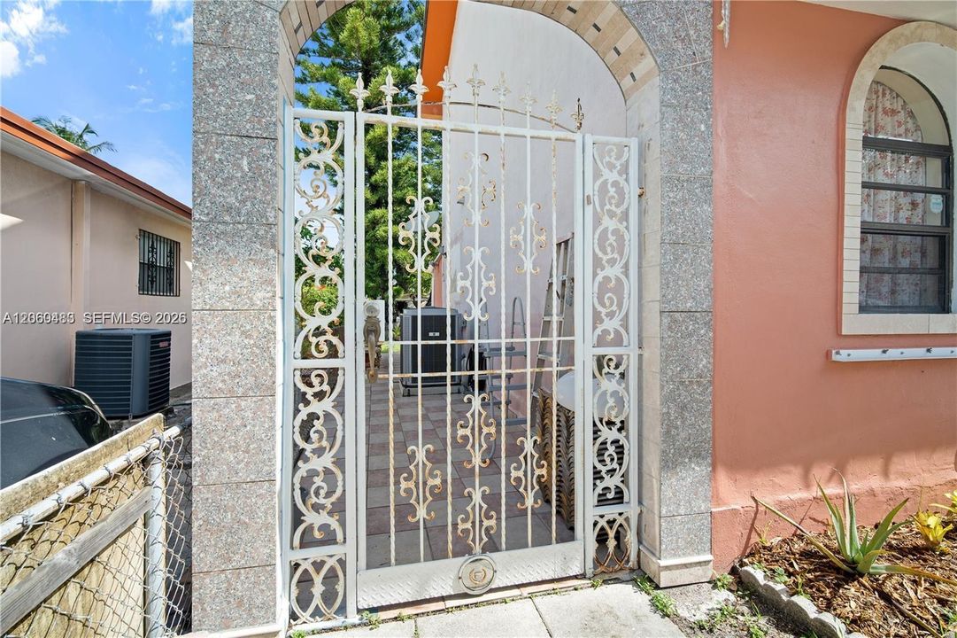 For Rent: $1,199 (0 beds, 1 baths, 2178 Square Feet)