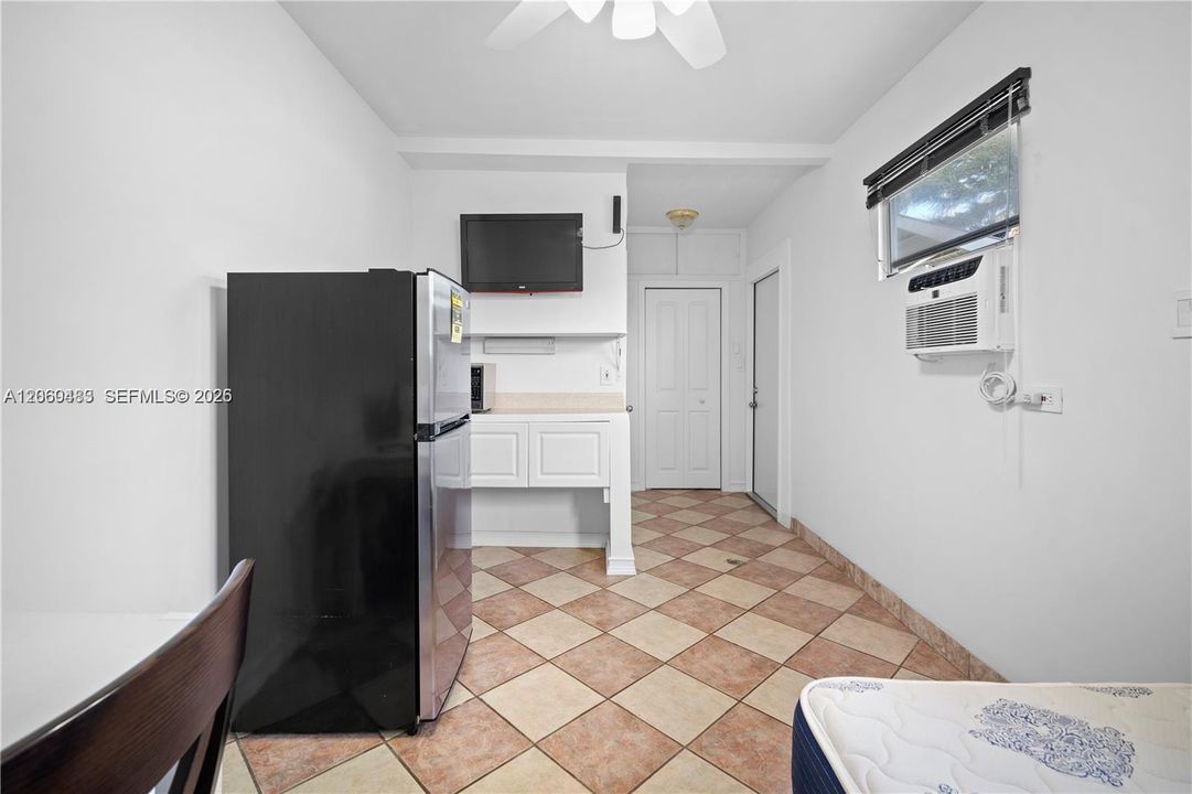 For Rent: $1,199 (0 beds, 1 baths, 2178 Square Feet)