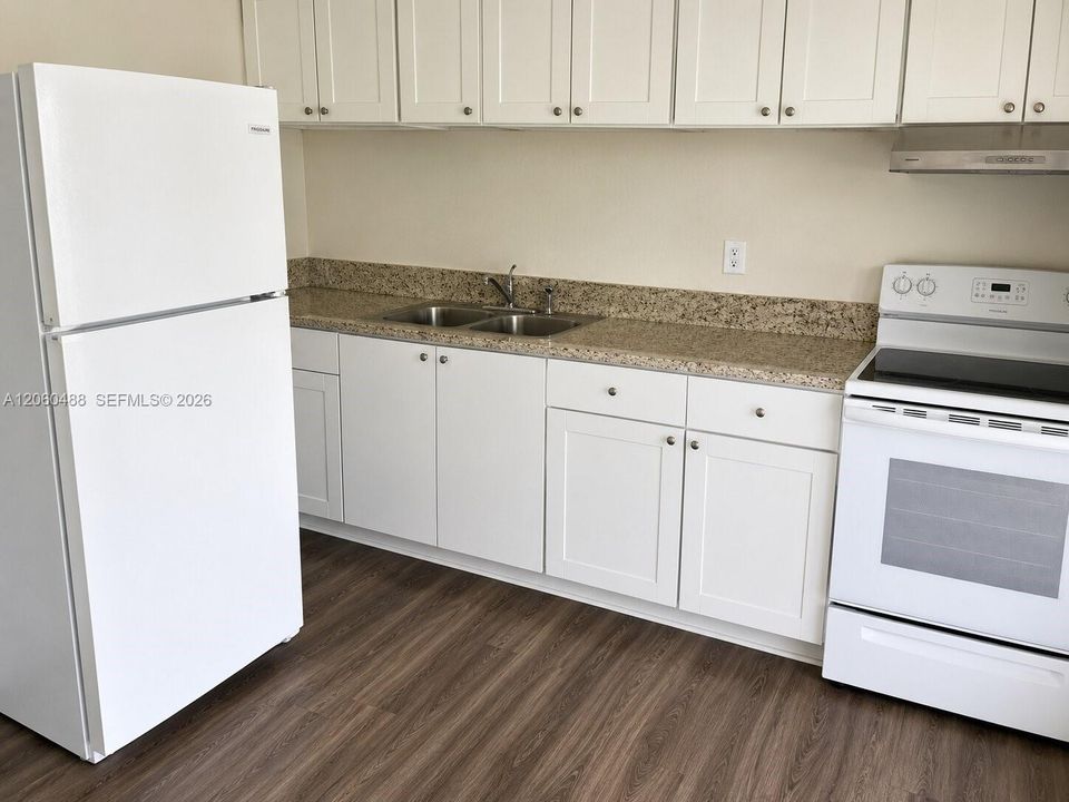 В аренду: $3,400 (3 спален, 1 ванн, 1140 Квадратных фут)