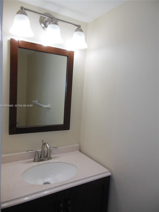 В аренду: $2,300 (2 спален, 2 ванн, 1060 Квадратных фут)
