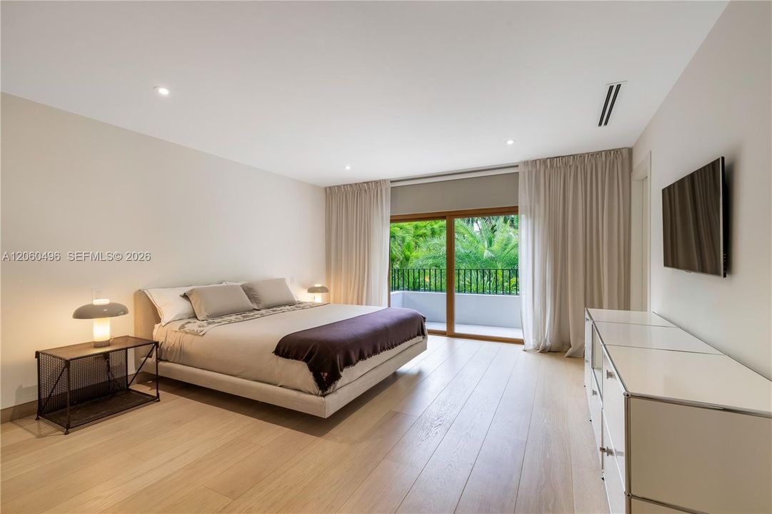 В аренду: $49,000 (5 спален, 6 ванн, 4173 Квадратных фут)