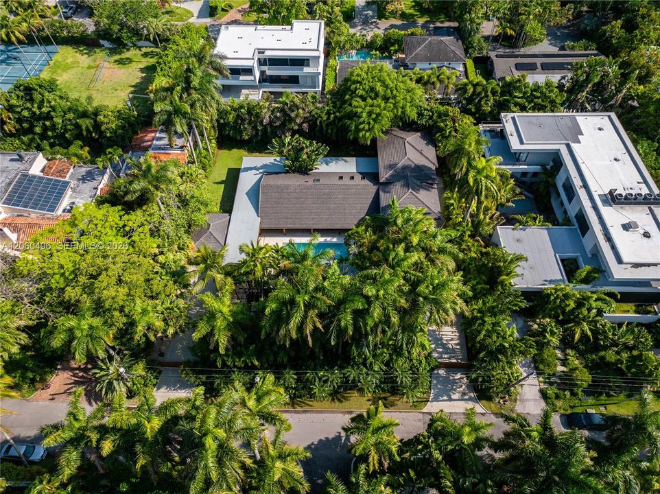 В аренду: $49,000 (5 спален, 6 ванн, 4173 Квадратных фут)