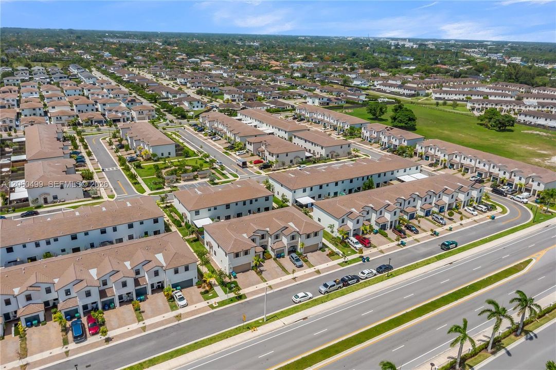 На продажу: $549,000 (3 спален, 2 ванн, 1812 Квадратных фут)