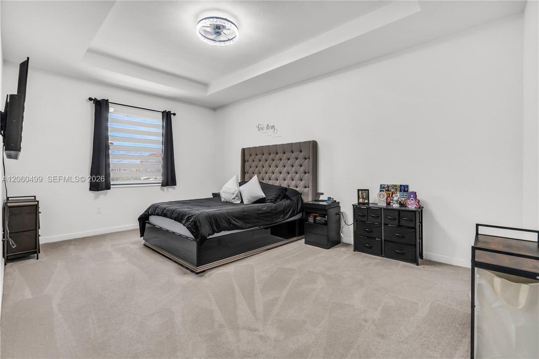 На продажу: $549,000 (3 спален, 2 ванн, 1812 Квадратных фут)