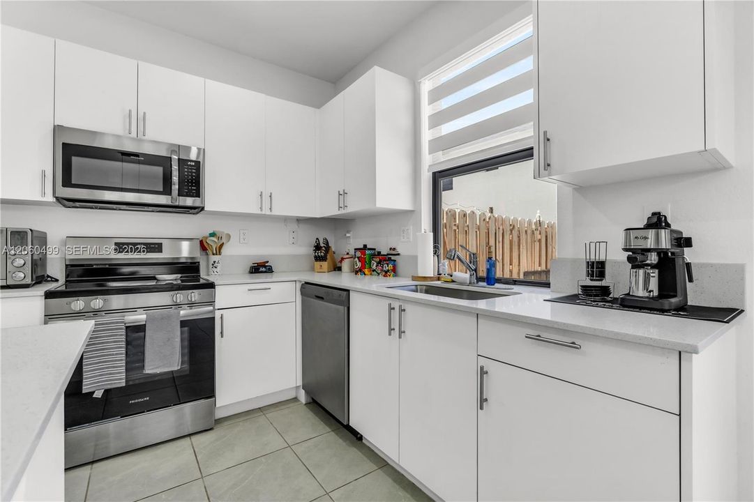 На продажу: $549,000 (3 спален, 2 ванн, 1812 Квадратных фут)