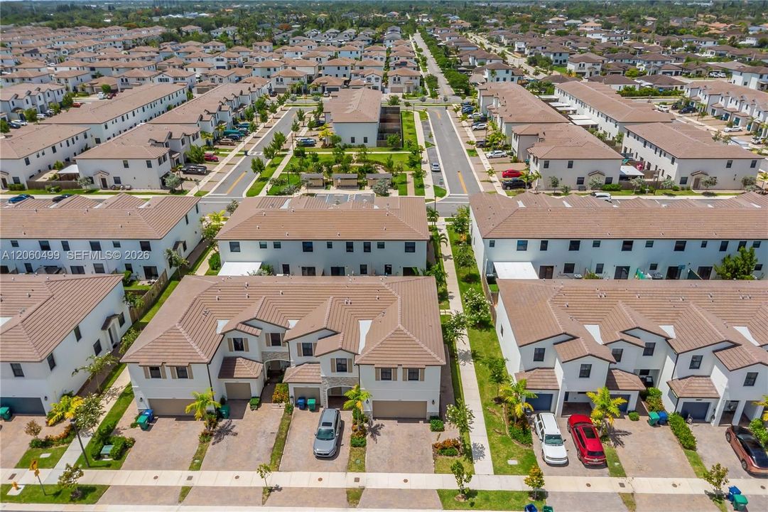На продажу: $549,000 (3 спален, 2 ванн, 1812 Квадратных фут)
