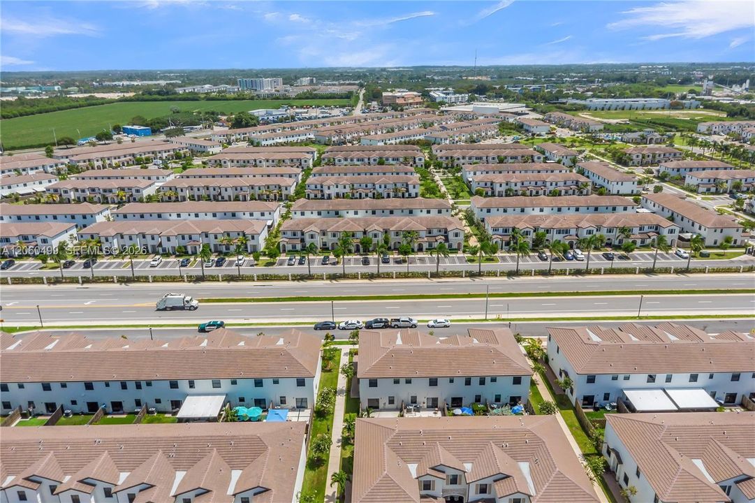 На продажу: $549,000 (3 спален, 2 ванн, 1812 Квадратных фут)