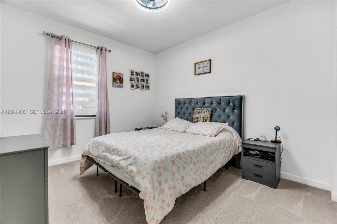 На продажу: $549,000 (3 спален, 2 ванн, 1812 Квадратных фут)