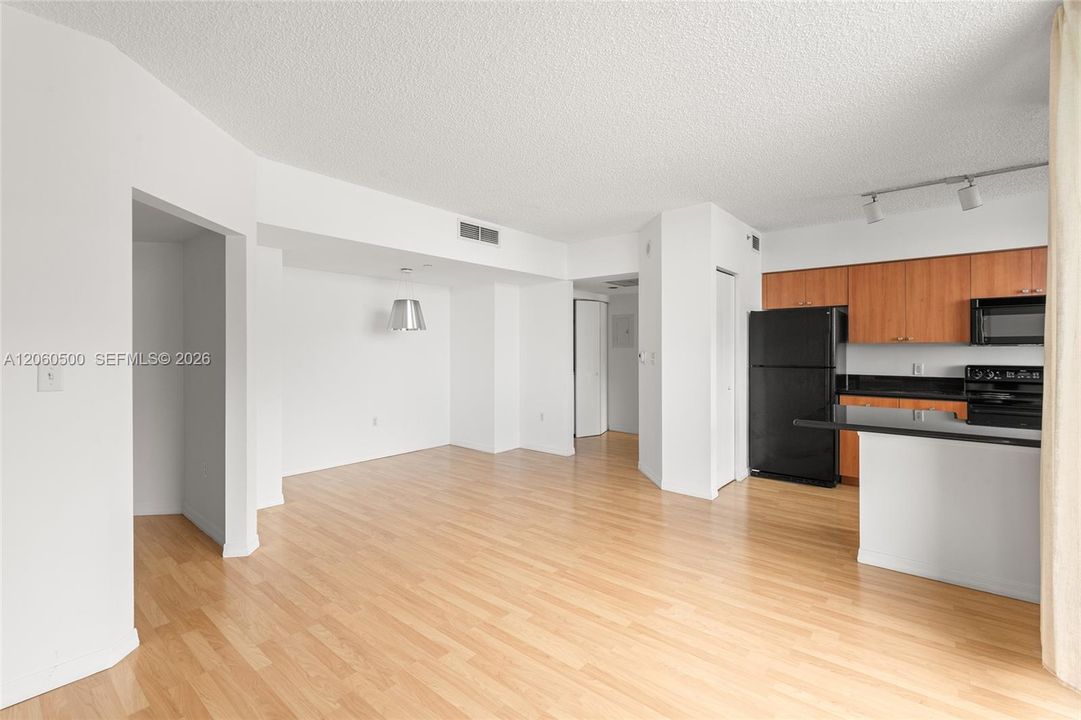 В аренду: $5,000 (2 спален, 2 ванн, 1127 Квадратных фут)