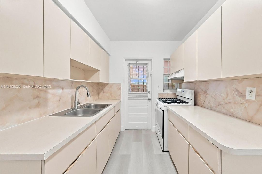 В аренду: $3,250 (3 спален, 2 ванн, 1529 Квадратных фут)