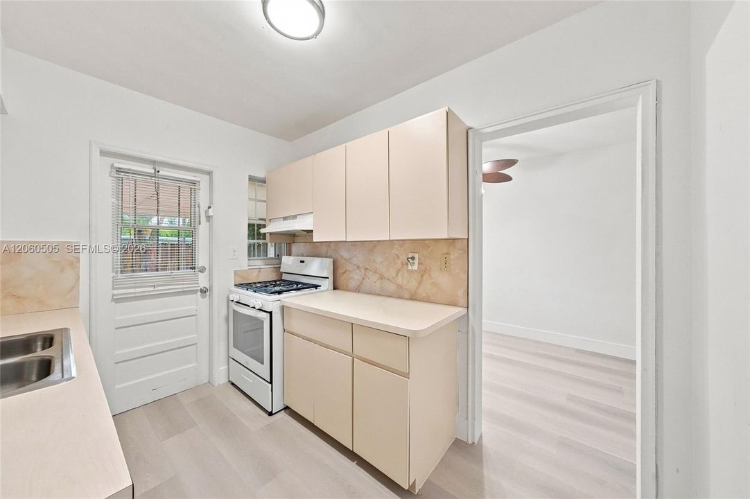 В аренду: $3,250 (3 спален, 2 ванн, 1529 Квадратных фут)