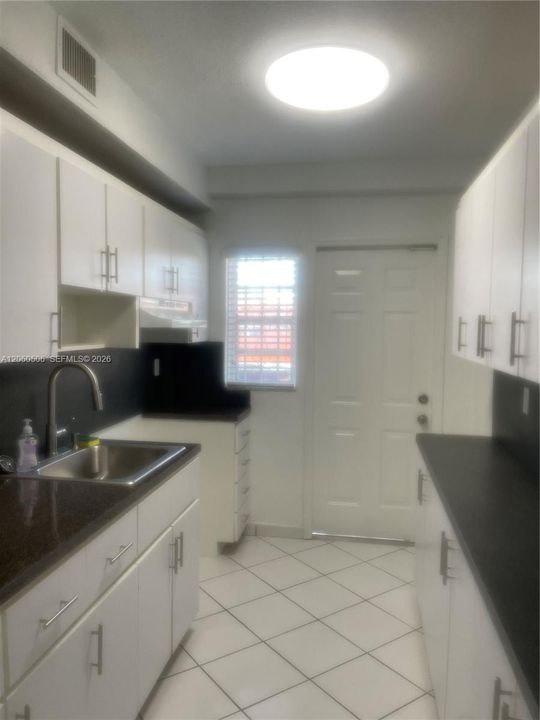 В аренду: $1,850 (1 спален, 1 ванн, 580 Квадратных фут)