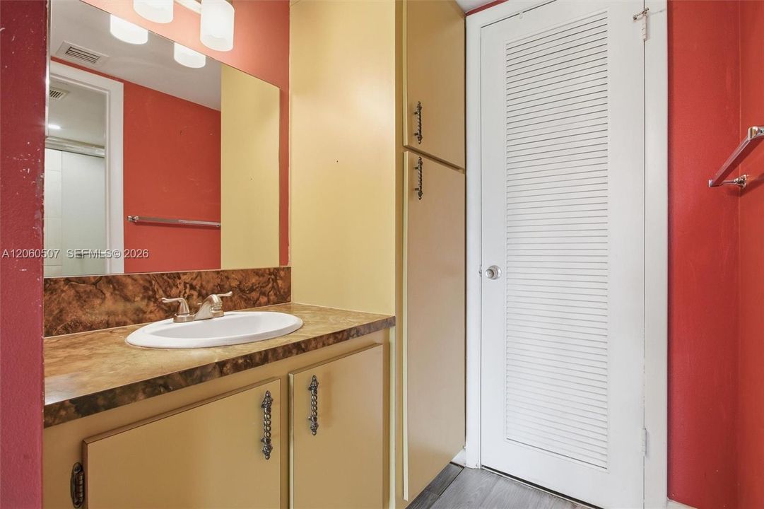 En Venta: $215,000 (2 camas, 2 baños, 1155 Pies cuadrados)