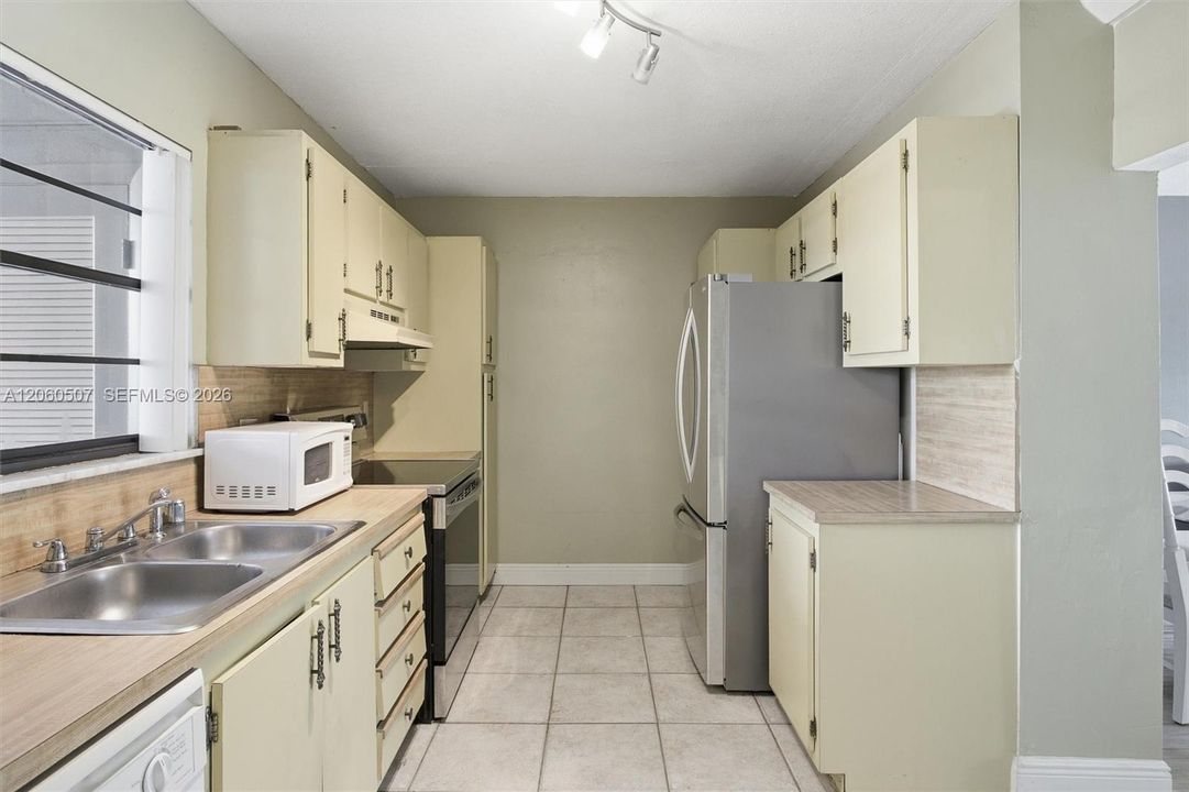 En Venta: $215,000 (2 camas, 2 baños, 1155 Pies cuadrados)
