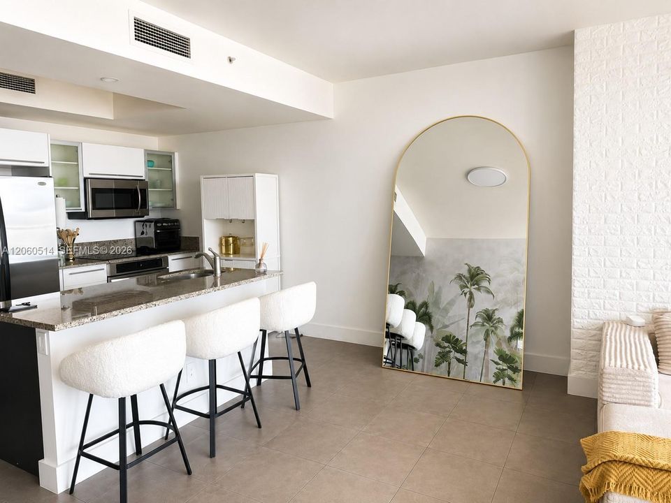 В аренду: $3,900 (1 спален, 1 ванн, 948 Квадратных фут)