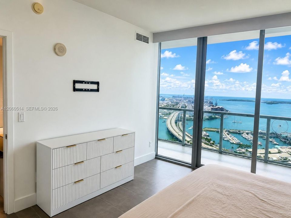 В аренду: $3,900 (1 спален, 1 ванн, 948 Квадратных фут)