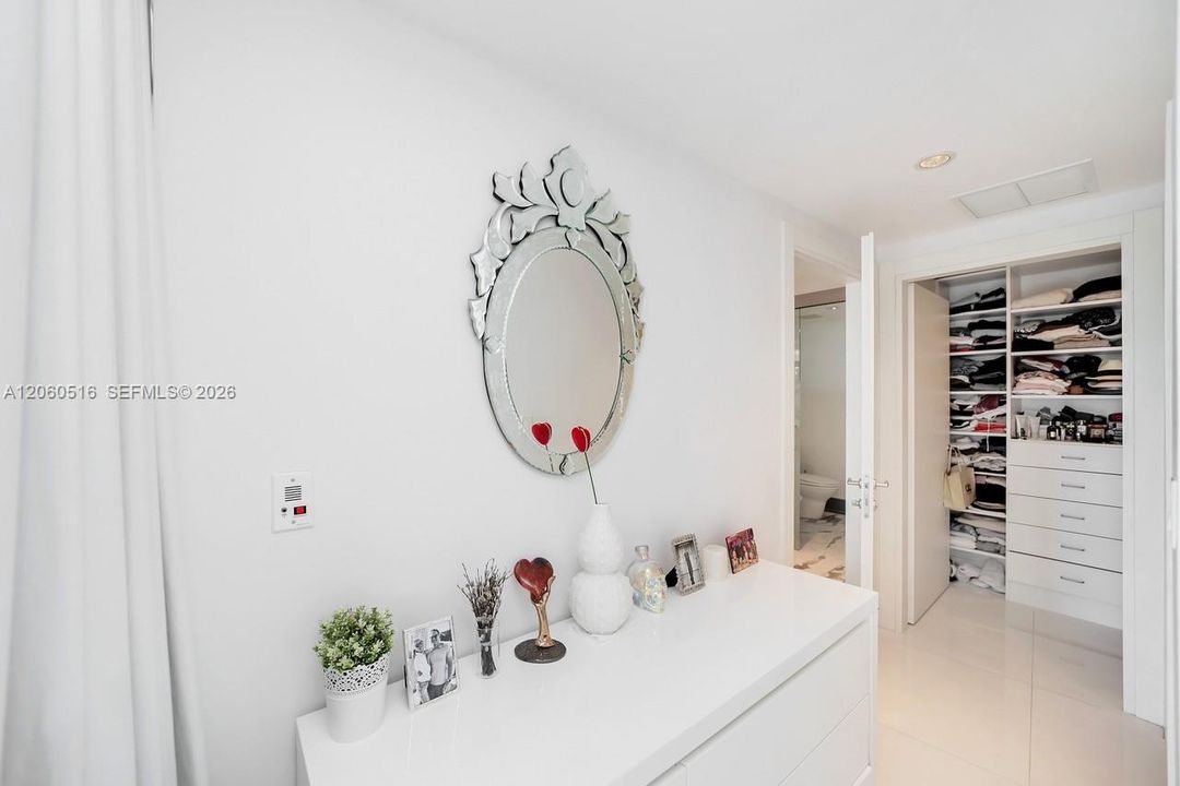 В аренду: $4,300 (1 спален, 1 ванн, 950 Квадратных фут)