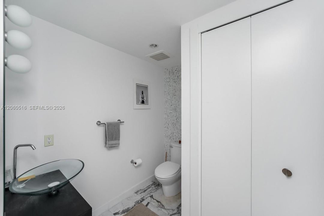 В аренду: $4,300 (1 спален, 1 ванн, 950 Квадратных фут)