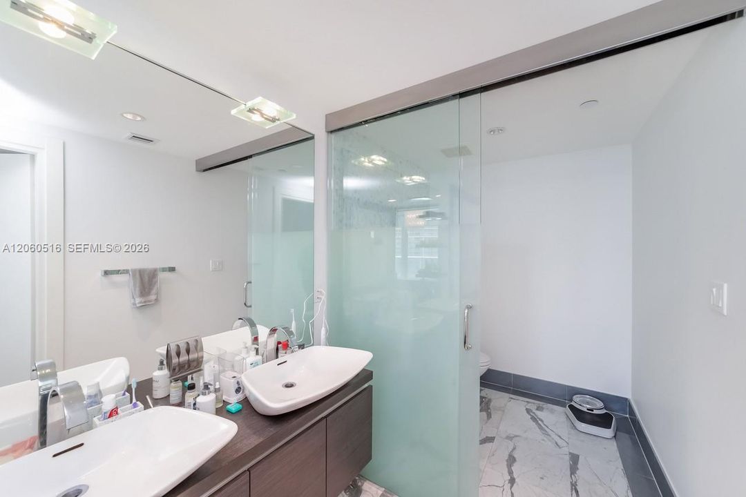 В аренду: $4,300 (1 спален, 1 ванн, 950 Квадратных фут)