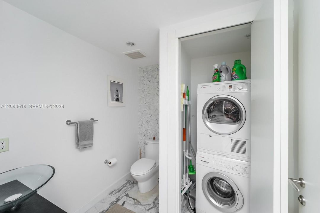 В аренду: $4,300 (1 спален, 1 ванн, 950 Квадратных фут)