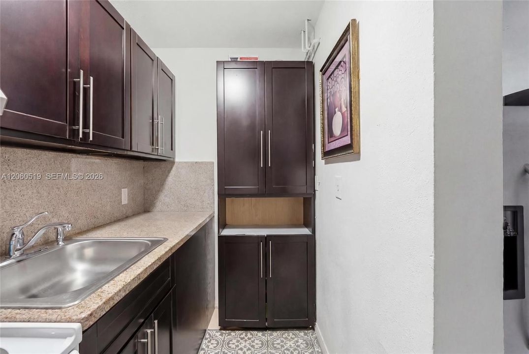 На продажу: $1,065,000 (4 спален, 2 ванн, 2378 Квадратных фут)