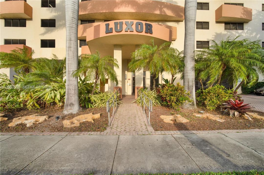 For Rent: $2,700 (1 beds, 1 baths, 692 Square Feet)